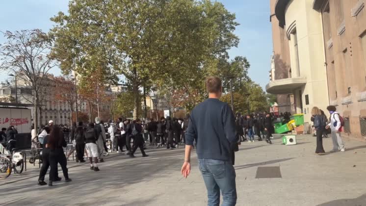 VIDEO: Student protests continue across France as violence increases (3) Student protests continue across France as violence increases (3) ..SHOTLIST:....PARIS, FRANCE (OCT. 2, 2026) (ANADOLU - ACCESS ALL)....1. VARIOUS OF STUDENTS GATHERED OUTSIDE HELENE BOUCHER HIGH SCHOOL....2. VARIOUS OF BARRICADE MADE OF TRASH BINS OUTSIDE HELENE BOUCHER HIGH SCHOOL....3. VARIOUS OF STUDENTS CHANTING IN FRONT OF THE HIGH SCHOOL ENTRANCEPARIS, FRANCE - OCT. 2, 2026: The mobilization of French students demanding better learning conditions, which has been ongoing for days, continued on Friday as protests turned increasingly violent in some regions of the country, according to broadcaster BFMTV.....Tensions particularly rose in Strasbourg where the protests outside a high school advanced toward a campus of the University of Strasbourg after protesters were pushed back by law enforcement.....During the protest, numerous mortar fireworks were reportedly heard while gasoline was used to start a fire.....Clashes were also reported between the crowds and police close to campus with security forces dispersing protesters with tear gas after mortar fireworks were thrown.....Around a dozen rioters dressed in black were reportedly present, while high school and university students were also among the crowd.....In Paris, firefighters intervened at fires ignited at the entrances of two schools.....The police in Loire reported arrests of several individuals carrying dangerous objects including a firework stick and a glass-breaking hammer.....The prefect of Bouches-du-Rhone told BFMTV that the situation was incomparable with yesterday,” with “far fewer protesters” on the streets of Marseille.....A total of 11 schools were “more or less affected” Friday morning, with some blockades cleared by riot police.....Prefect Jacques Witkowski said 55 high schools had switched to remote learning in the morning.....The Auvergne-Rhone-Alpes region estimated that damage linked to the student mobilization amounted to €25 million ($28 million) to €30 million ($33 million).....The region reportedly recorded 180 blockades over three days and 90 attacks on high schools.....Education Minister Edouard Geffray announced Thursday that “a little more than 400 schools” would be closed Friday.....The schools will remain closed “either because fire protection systems have been destroyed or because staff have been deliberately targeted,” he told France 2.....Geffray warned that the movement “changed in nature” and was “being hijacked by violent groups.”....Top government officials held an emergency meeting on Thursday afternoon, and they believe the student protests were secretly planned by the far-left political party (LFI) and groups working with it.....They also said that this was no longer a matter of blockades of high schools, but rather urban violence, BFMTV learned from familiar sources.....Geffray also told BFMTV that 1,207 high schools were disrupted or blocked at some point during the student mobilization.....He added that more than 100 schools suffered severe damage while 65 school staff members were injured.....Alongside the closure of high schools, all prefects issued orders Thursday evening banning demonstrations near the schools on Friday, according to the Interior Ministry.....The same instruction was issued across all departments, the ministry reportedly added.....Several organizations representing the student movement, together with left-wing and far-left political groups, have called for a second round of mobilization on Oct. 6 against what they described as police “repression.”