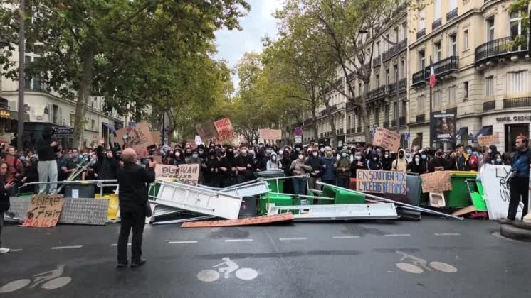 VIDEO: Student protests continue across France as demonstrations spread to major cities Student protests continue across France as demonstrations spread to major cities ..SHOTLIST:....PARIS, FRANCE (SEPT. 7, 2026) (ANADOLU - ACCESS ALL)....1. PROTESTERS HOLDING SIGNS, CHANTING SLOGANS....2. TRASH BINS ....3. VARIOUS SECURITY MEASURES BY POLICE OFFICERS....4. VARIOUS OF POLICE INTERVENING WITH PROTESTERS AND REMOVING OBJECTS BLOCKING STREETPARIS, FRANCE - SEPT. 7, 2026: Students continued demonstrations in Paris and several cities across France on Wednesday, Oct. 7, demanding improved education conditions.....In addition to the capital Paris, student protests continued outside high schools and universities in cities including Strasbourg, Saint-Nazaire, Montreuil and Aix-en-Provence.....University students also joined the high school students protests, with students from Sciences Po Paris and the National Institute for Oriental Languages and Civilizations (Inalco) taking part....The latest figures on the ongoing high school protests across France revealed Wednesday that over 1,000 people have been injured since the start of the mobilization, while 30,000 students are unable to attend classes.....Education Minister Edouard Geffray told the National Assembly that 215 students and 88 education staff members have been injured since the protests over learning conditions began in mid-September.....Geffray noted that the vast majority of the student injuries were due to reckless behavior or mortar fire, according to broadcaster BFMTV.....He also stressed that a little less than half of the injured education staff members were principals or deputy principals who were deliberately targeted in many cases..... We have never seen this before, Geffray explained.....According to figures from Prime Minister Sebastien Lecornu s office cited by Le Figaro, a total of 715 police officers or gendarmes were also injured.....Geffray further told the National Assembly that 24 high schools were set on fire or vandalized to an extent that they cannot reopen immediately.....“As a result, 30,000 high school students are unable to attend classes in person,” Geffray said, describing it as “enormous harm” to their education.....He added that several hundred other schools were also damaged seriously, with an estimated cost of at least €20-30 million ($22-33 million).........- Use of grenades suspended during mobilizations....Meanwhile, Interior Minister Laurent Nunez told broadcaster RTL that the police use of stun grenades would be suspended during student mobilizations, notably after a 15-year-old protester s hand was blown off earlier.....“I asked yesterday that these grenades no longer be used as part of the high school students’ movement,” he said.....Nunez also announced that 18 investigations were launched by the IGPN, France’s police oversight body, following acts of violence on the sidelines of the mobilizations.....“These judicial investigations are ongoing and will determine whether or not these actions were proportionate,” he stressed.....While underlining that a police response is needed in the protests, he reiterated that there must be proportionality.....“You do not manage a high school students’ movement in the same way as you manage a movement of adults, Nunez added.....He said President Emmanuel Macron also asked him and Geffray, following a meeting held Tuesday, to show more empathy and provide more explanation regarding their approach..... The president recalled the need to maintain order and intervene whenever there is serious violence, while asking us to act with the greatest proportionality,” Nunez further noted.....According to the Interior Ministry figures, 6,547 people have been arrested since Sept. 28.........- Classes fully or partially suspended at over 500 schools....The Education Ministry also said classes were fully or partially suspended at 459 schools Wednesday, according to BFMTV.....A total of 891 of the country’s 3,700