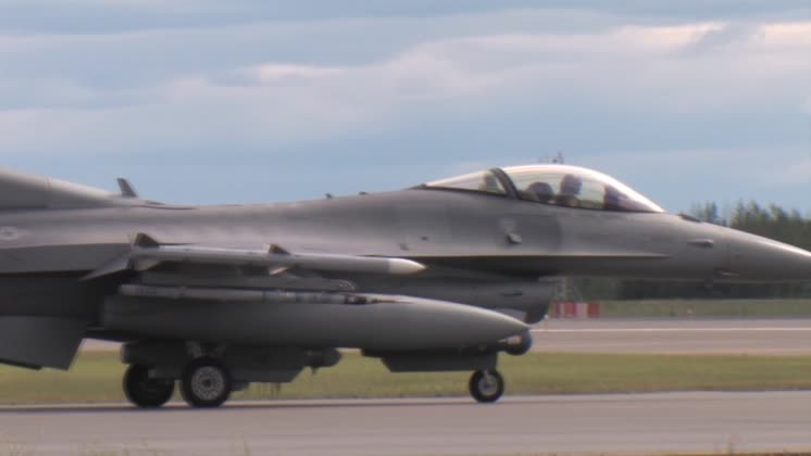 Video: F-16 Fighting Falcon taxing at Red Flag Alaska Footage of the ...